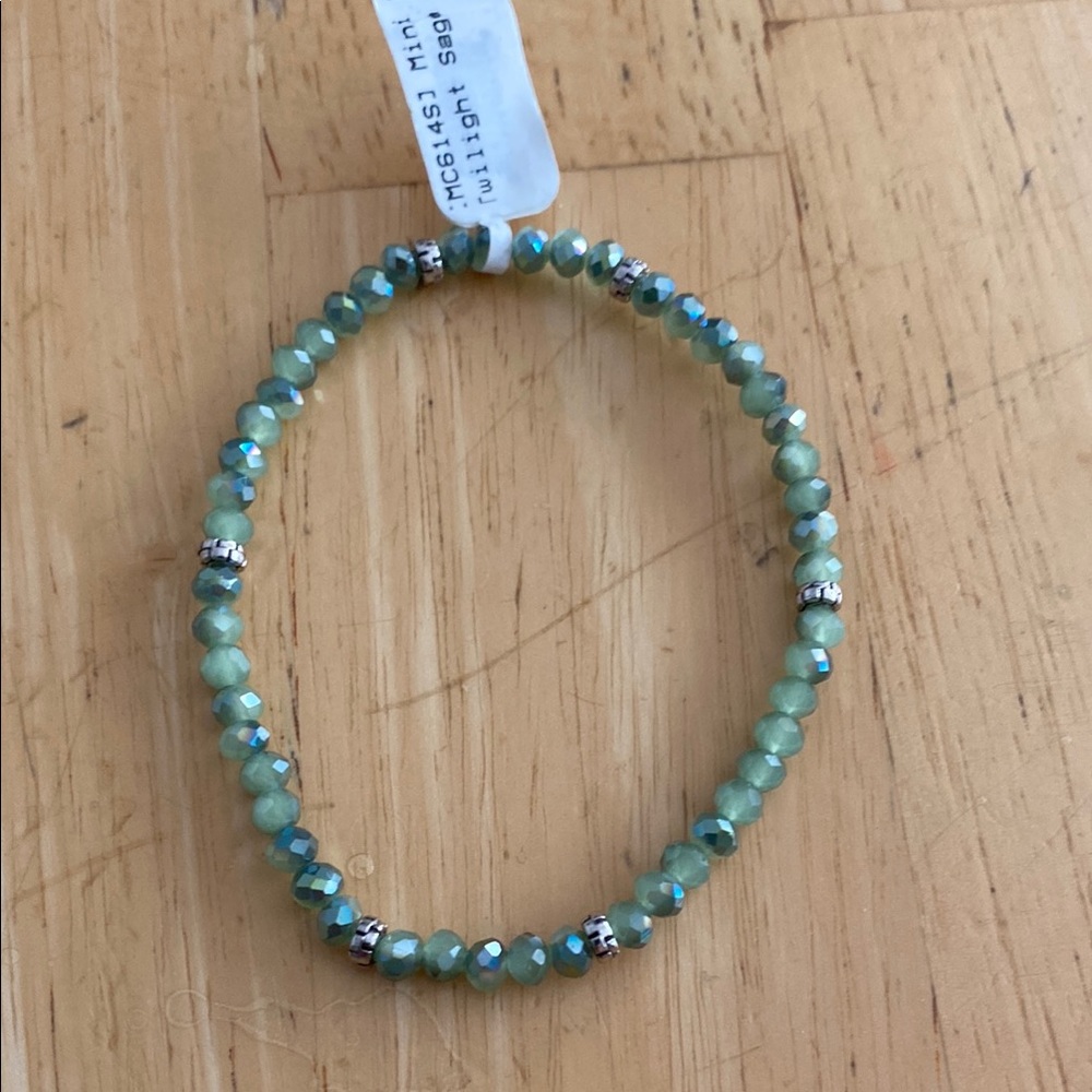Green sparkly crystal Beaded stretch Bracelet w silver accents. NWT.